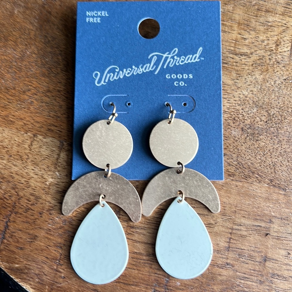 Universal thread earrings